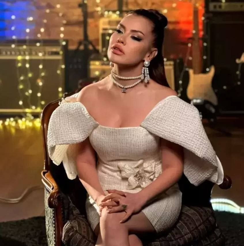 Ünlü şarkıcı Lara’dan beyin tümörü açıklaması: Son durumu ne? - Sayfa 2