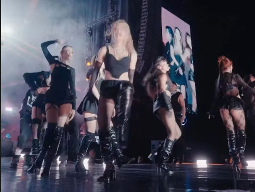 Manifest'in +18 konseri sosyal medyayı salladı! Sahne kıyafetleri ve dansları ayrı olay… - Sayfa 19