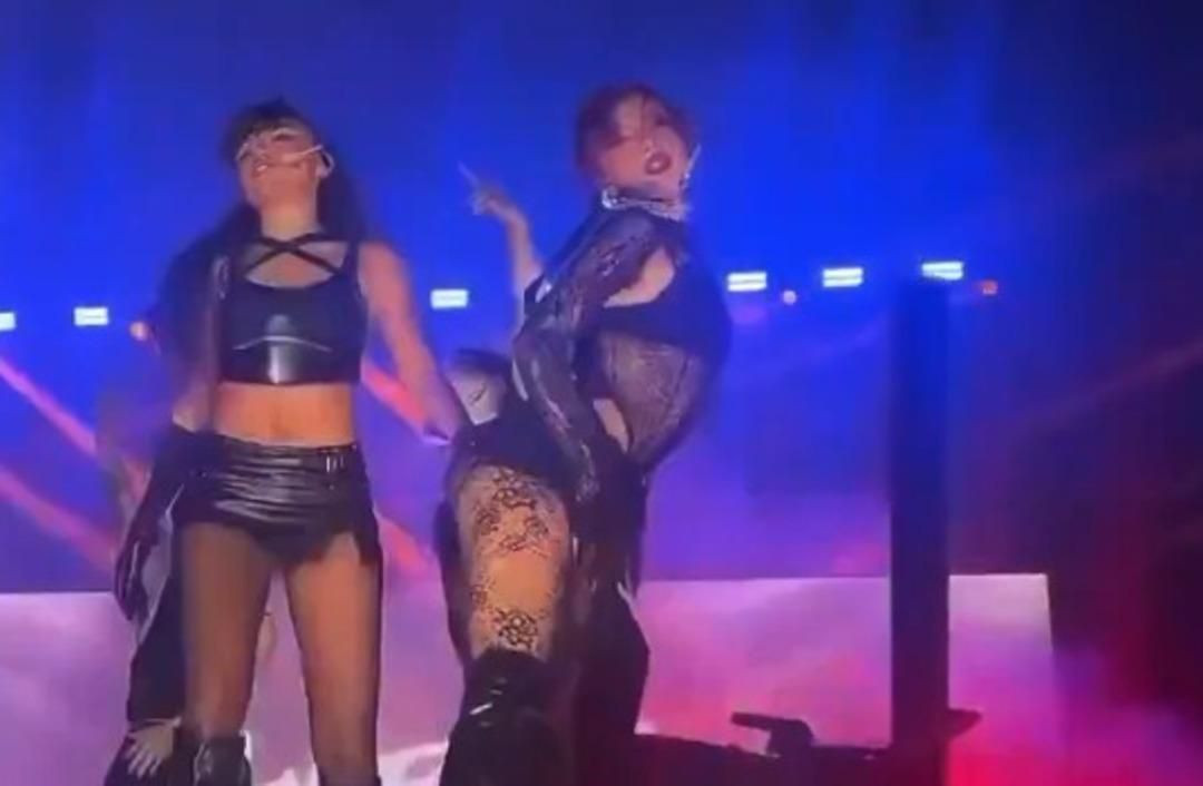 Manifest'in +18 konseri sosyal medyayı salladı! Sahne kıyafetleri ve dansları ayrı olay… - Sayfa 6