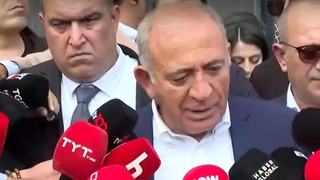 CHP İstanbul İl Başkanlığı'nda tarihi görüntü! Vekiller makam odasına barikat kurdu - Sayfa 1