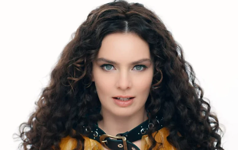 Nil Karaibrahimgil'den sürpriz taşınma kararı - Sayfa 1