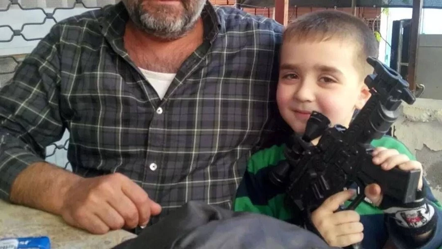 İzmir'deki polis katilinin çocukluk fotoğrafları dehşete düşürdü! Ağzında ölü kuş... - Sayfa 6