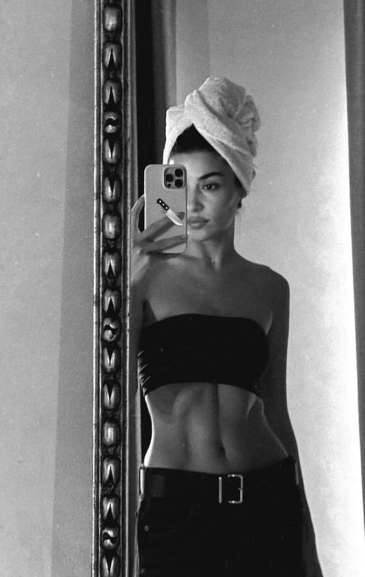 Hande Erçel karın kasları ile düşman çatlattı! Aşk acısını çabuk unuttu… - Sayfa 8