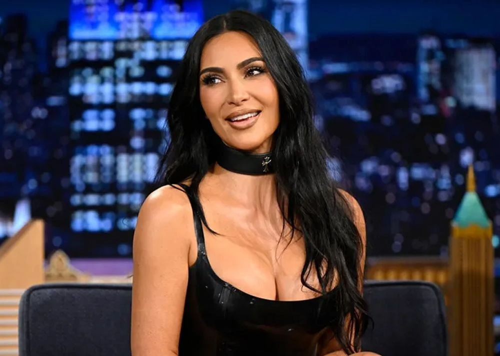 Kim Kardashian'dan şaşırtan imaj değişikliği! Paris Moda Haftası'na damga vurdu! - Sayfa 1