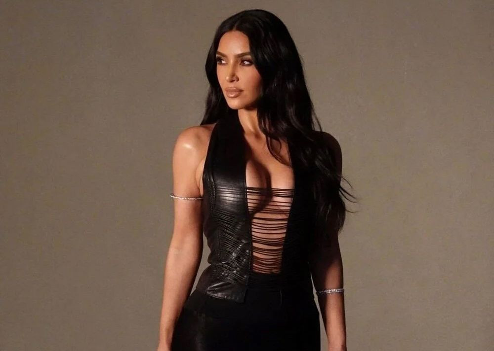 Kim Kardashian'dan şaşırtan imaj değişikliği! Paris Moda Haftası'na damga vurdu! - Sayfa 3