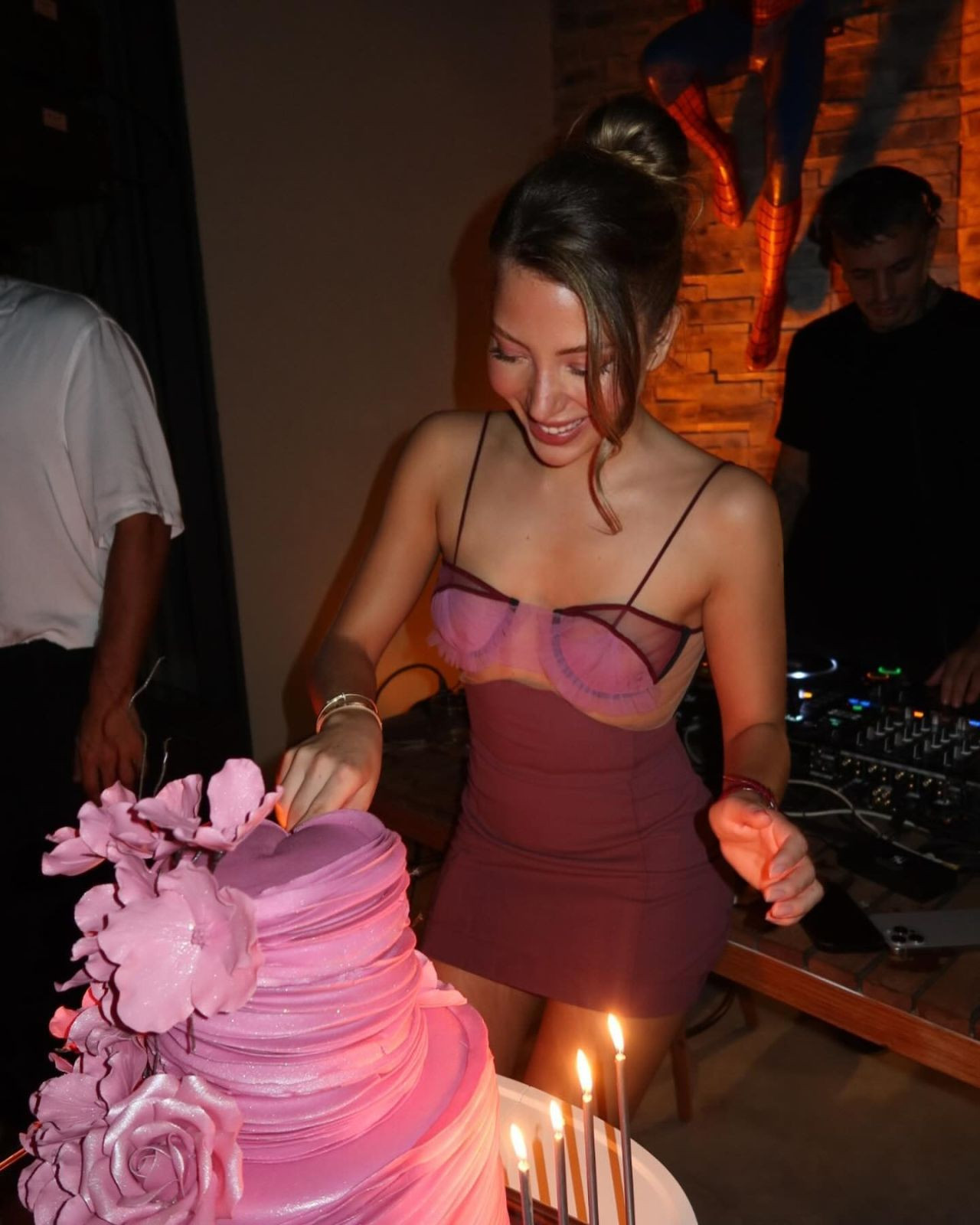 Ada Hunca Kimdir, Kaç Yaşında, Kimin Sevgilisi, Kimin Kızı? Ismail Jacobs ve Ada Hunca Sevgili Mi? - Sayfa 3