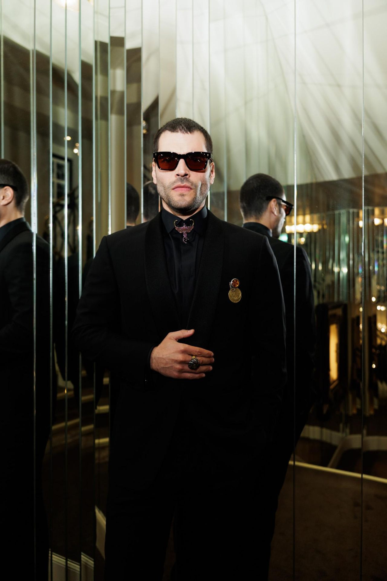 Cannes’da “Veliaht” rüzgârı! Akın Akınözü dedesinin madalyasıyla onurlandırdı - Sayfa 2