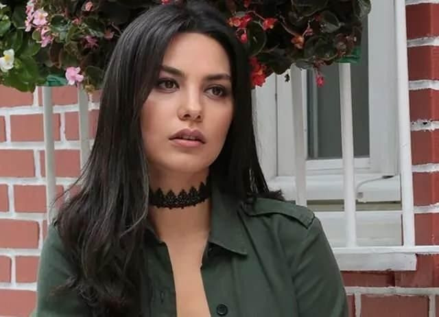Ünlü oyuncudan estetik iddialarına nokta koyan poz! İkizini görenler şaşkına döndü - Sayfa 3