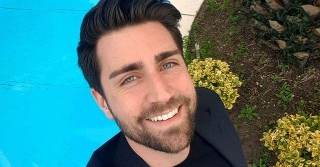 Çağlar Ertuğrul'dan ortalığı karıştıracak poz! Bornozunun önünü açıp... - Sayfa 4