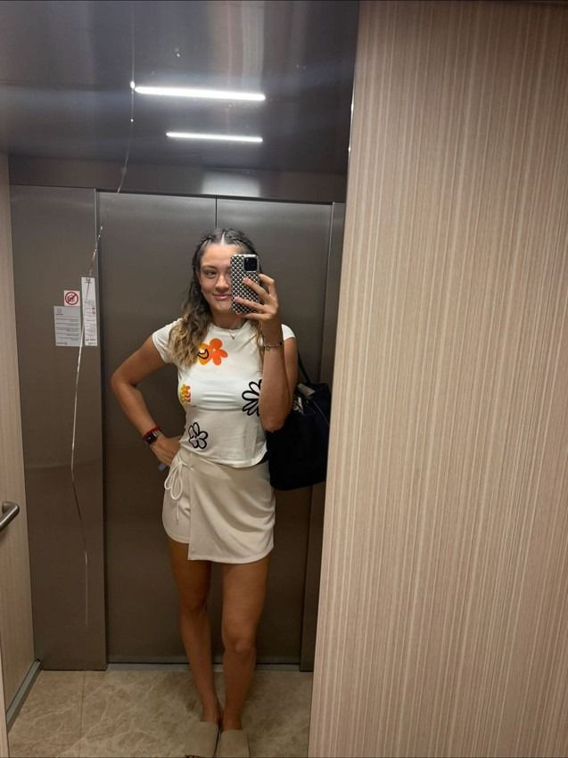 Zehra Güneş'ten mankenleri kıskandıran pozlar! Minili defileyle olay yarattı... - Sayfa 11