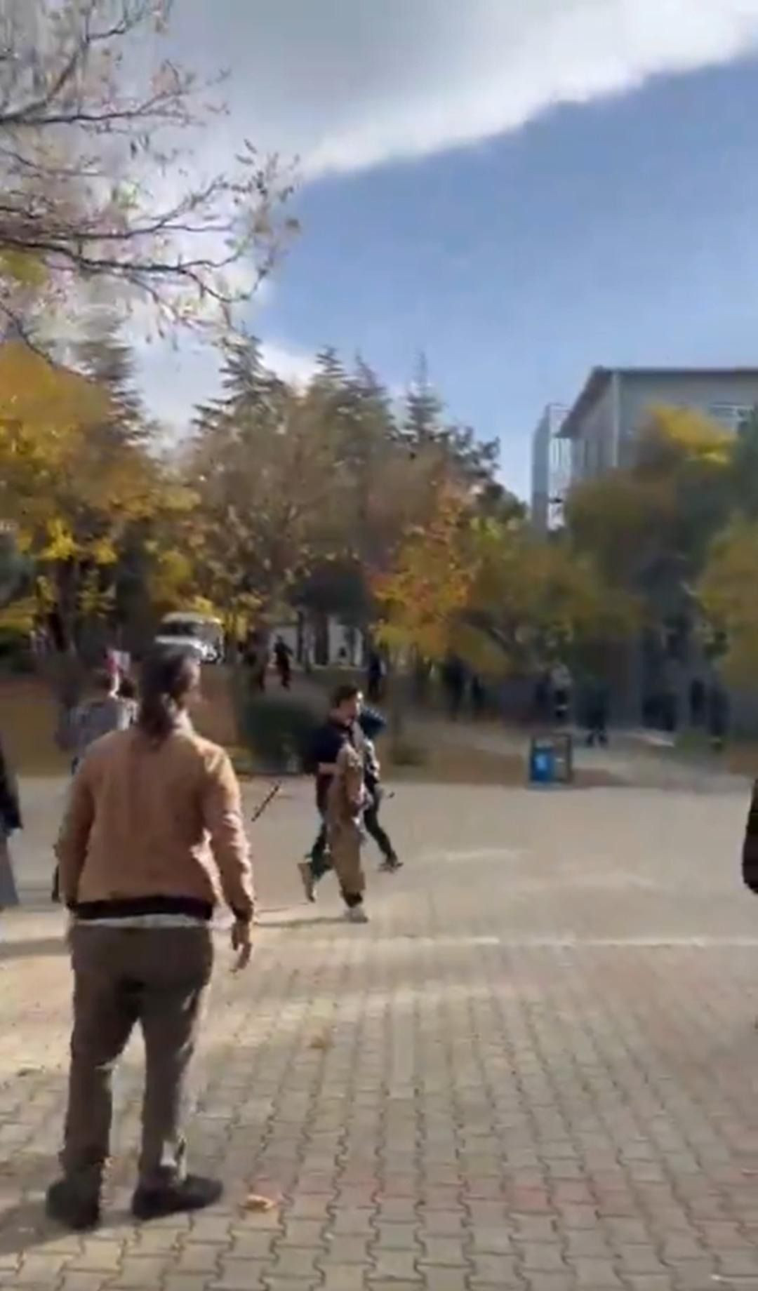 Hacettepe Üniversitesi'nde dehşet anları! Ellerinde pala yüzlerinde maske... - Sayfa 4
