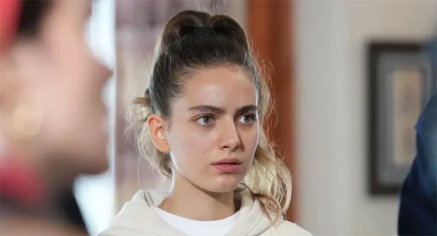 İşte “Taşacak Bu Deniz”in Eleni’si... Ava Yaman sade tarzıyla büyük beğeni topladı - Sayfa 4