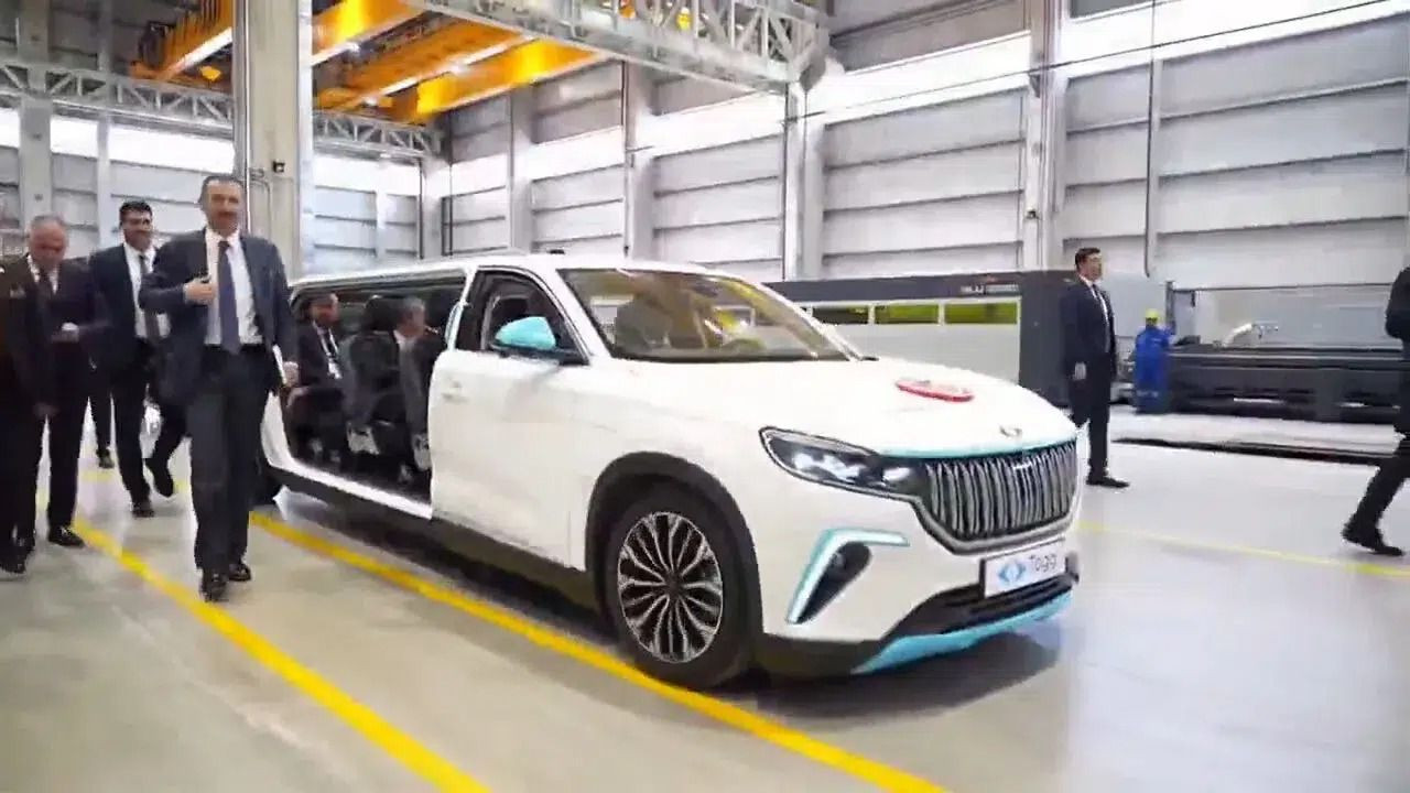 TOGG’dan özel üretim limuzin! Erdoğan alana TOGG'la geldi, özel üretim TOGG ilk kez görüntülendi - Sayfa 1