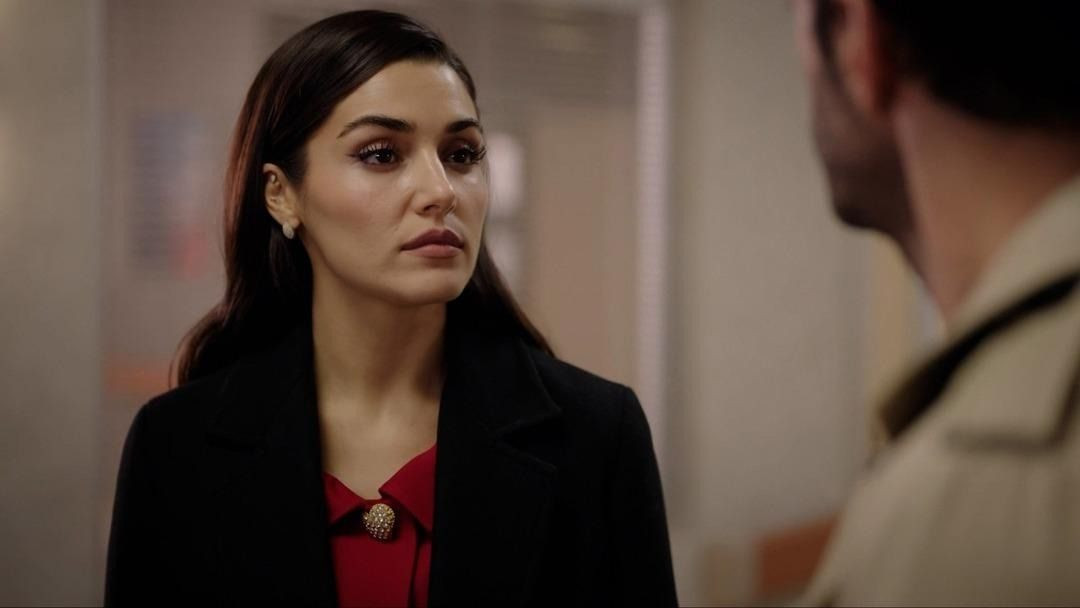 Hande Erçel ve Barış Arduç’un dizisinde deprem! Günü, hikayesi ve kadrosu değişti - Sayfa 4