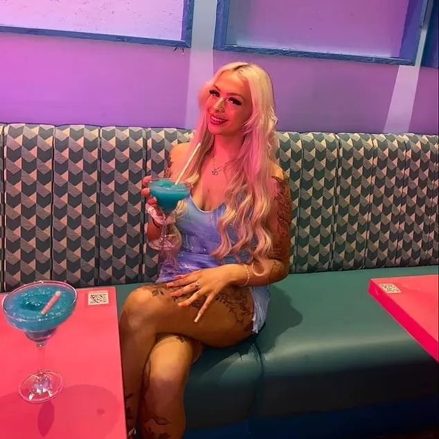 Gardiyan ve mahkum mescidde cinsel ilişkiye girmek için kapıya adam dikmiş - Sayfa 9