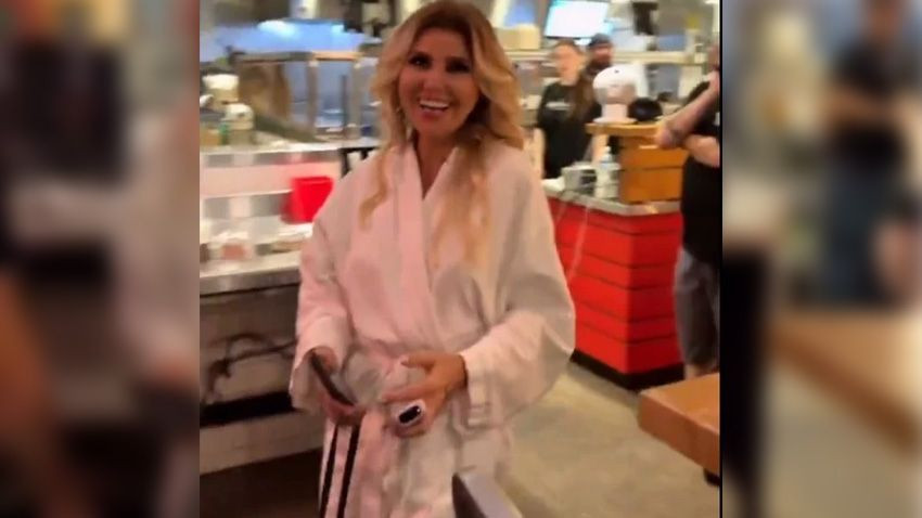 Gülben Ergen'i görenler gözlerine inanamadı! Bornozuyla hamburgerciye gitti - Sayfa 4