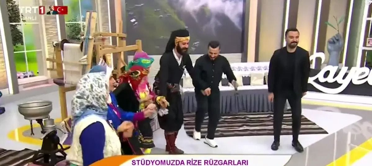 10 Kasım'da TRT'den tepki çeken görüntüler! Horon tepip türkü söylediler! - Sayfa 1