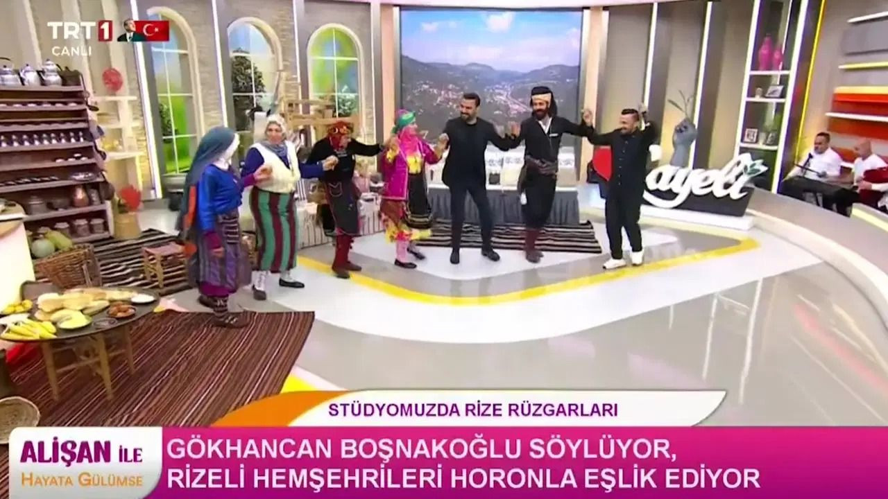 10 Kasım'da TRT'den tepki çeken görüntüler! Horon tepip türkü söylediler! - Sayfa 2