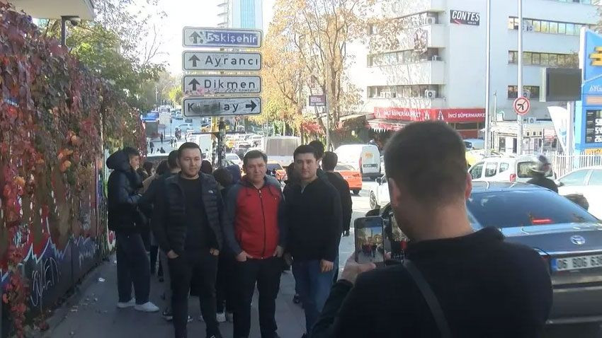 Ankara’da ‘Kızılay tabelası' akımı: Fotoğraf için il değiştiren var! - Sayfa 2