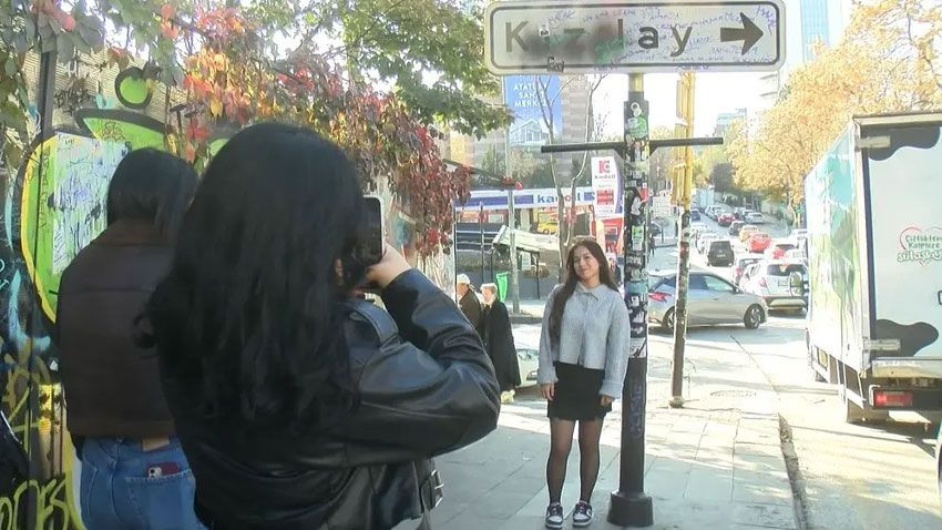 Ankara’da ‘Kızılay tabelası' akımı: Fotoğraf için il değiştiren var! - Sayfa 3