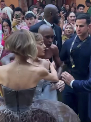 Ariana Grande galada saldırıya uğradı: “En nefret edilen trol” ortalığı karıştırdı - Sayfa 4