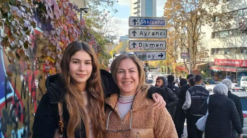 Ankara’da ‘Kızılay tabelası' akımı: Fotoğraf için il değiştiren var! - Sayfa 1