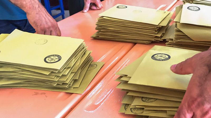 Belediyelere yönelik operasyonlarla ilgili çarpıcı anket! AKP'li seçmen ikna olmamış... - Sayfa 4