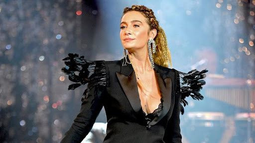 Ünlülerin yılbaşı sahne ücretleri belli oldu! İşte en çok kazanacak o sanatçı… - Sayfa 15