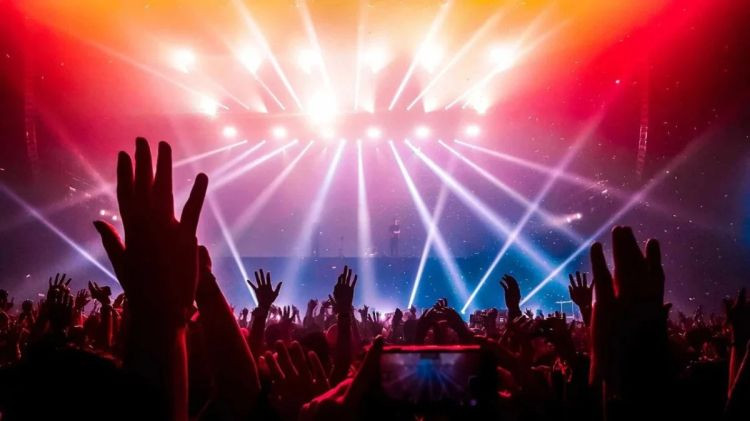 Ünlülerin yılbaşı sahne ücretleri belli oldu! İşte en çok kazanacak o sanatçı… - Sayfa 27