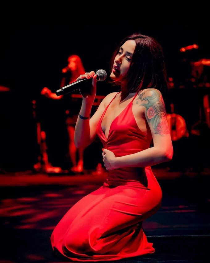 Bir ay önce ''severek'' boşanmıştı... Melek Mosso yeni aşklara kapılarını açtı! - Sayfa 7