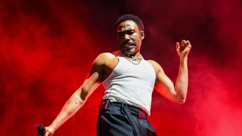 Ünlü şarkıcı kötü haberi duyurdu! Konser sırasında felç geçirdi - Sayfa 1