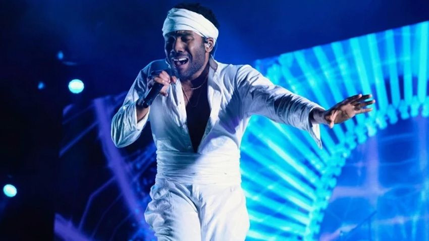 Ünlü şarkıcı kötü haberi duyurdu! Konser sırasında felç geçirdi - Sayfa 4