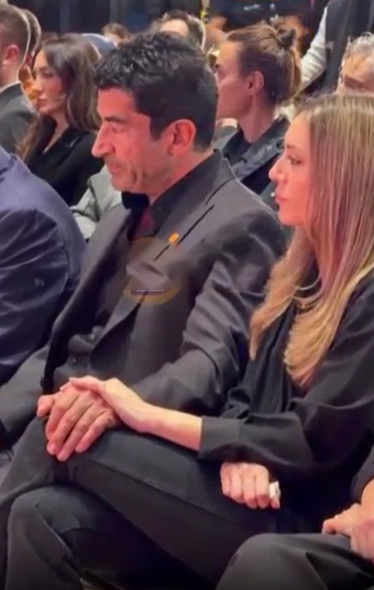 Kenan İmirzalıoğlu'nu gözyaşlarına boğan anlar! Sinem Kobal teselli etmeye çalıştı… - Sayfa 4