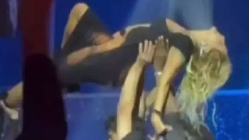 Yonca Evcimik’ten nefes kesen “Lambada” şovu! Elbisesi gündem oldu - Sayfa 1