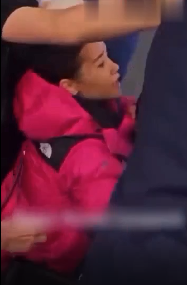 Hande Erçel’i çileden çıkartan hareket: Korumasını azarladı - Sayfa 3