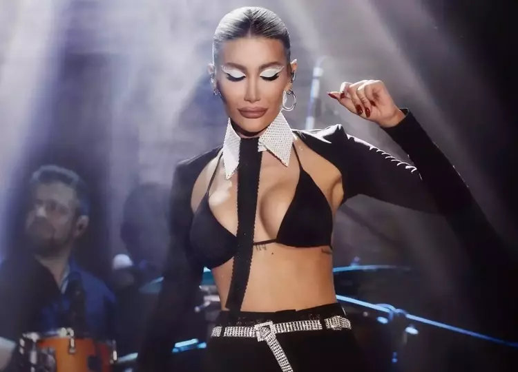 İrem Derici'den takipçisine olay yanıt! 'Bu kadar çaresiz misin?' - Sayfa 1