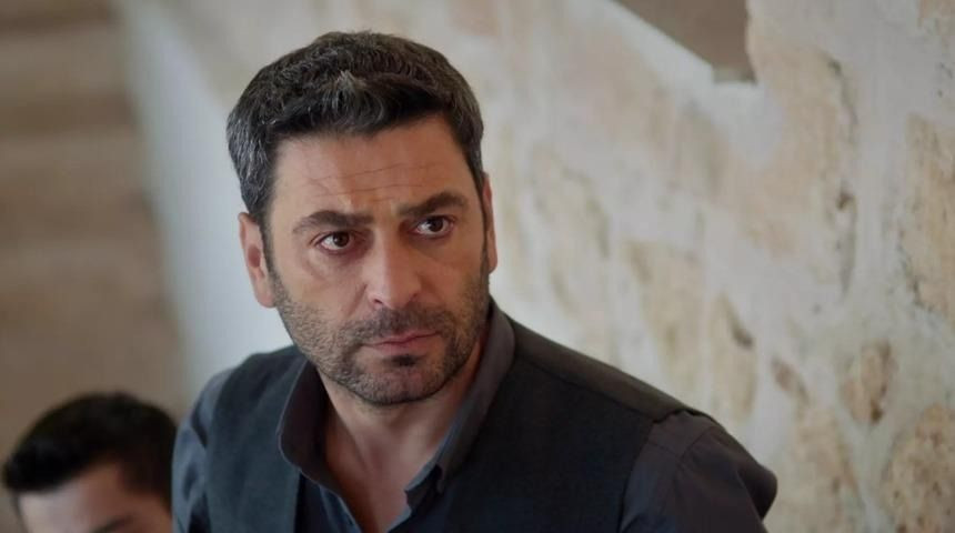 Ozan Akbaba gençlik haliyle olay oldu! 'Ağır abi tipinden' eser yok! - Sayfa 1