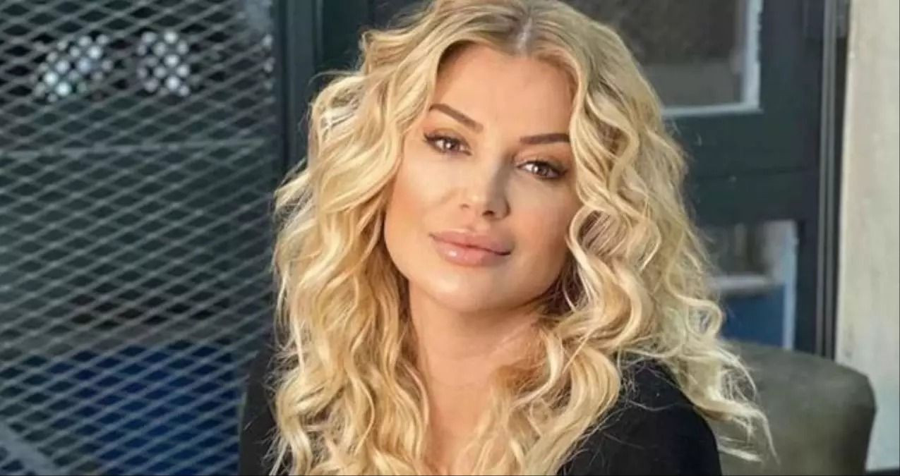 Ünlü sunucu gecelikle balkon suladı ortalık karıştı! O isim dayanamadı... - Sayfa 4