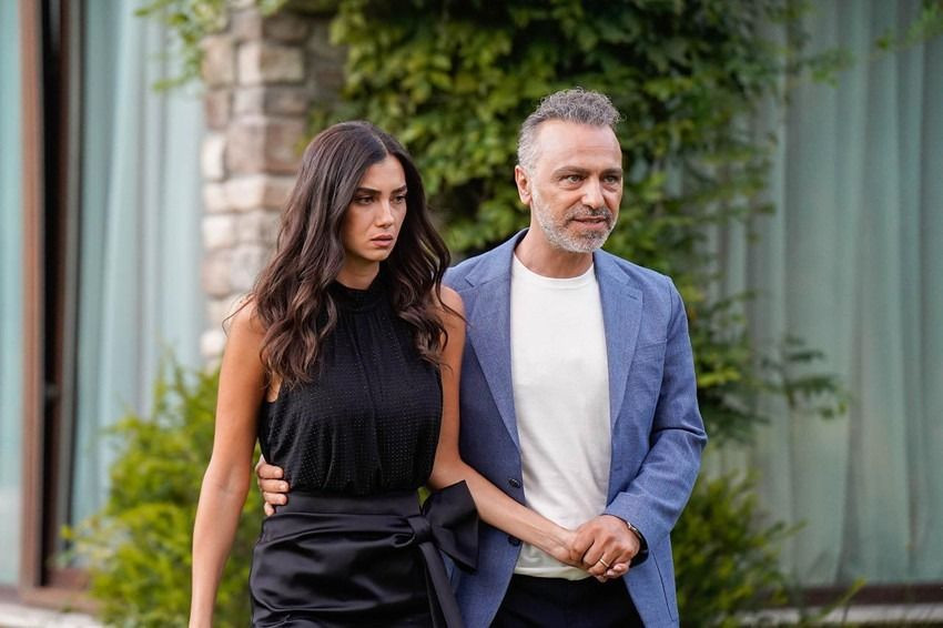 “Güller ve Günahlar”ın Azra'sı herkesi büyüledi! Dekoltesiyle nefes kesti - Sayfa 2