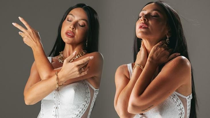 Hadise’den nefes kesen ayna pozu! Sırt dekoltesi olay yarattı! - Sayfa 1