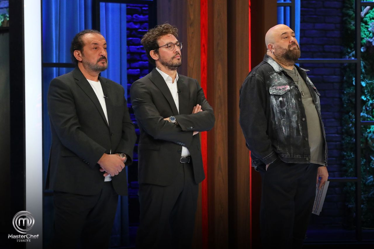 MasterChef'te üçüncü ceketin sahibi belli oldu! İkinci kaşık atıldı... - Sayfa 1