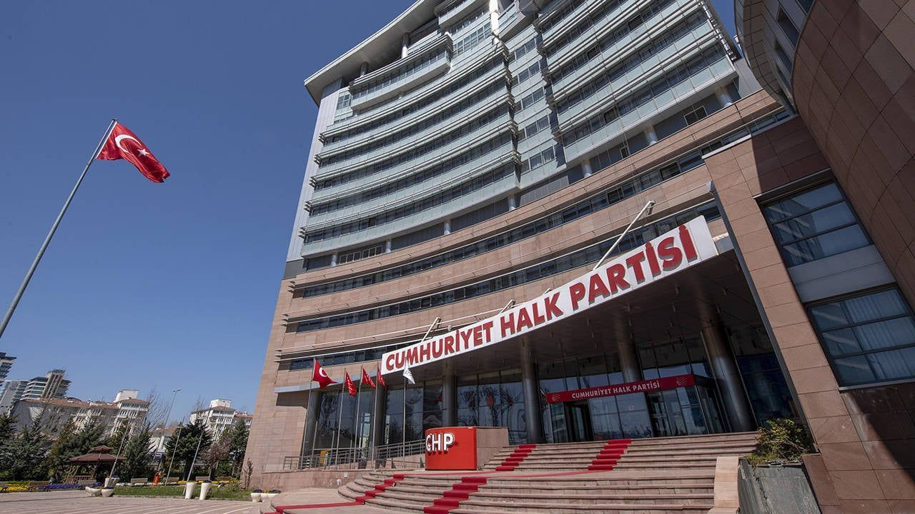 Özgür Özel’in masasındaki son anket ortaya çıktı! CHP’nin oyu azalırken AK Parti’nin artıyor… - Sayfa 17