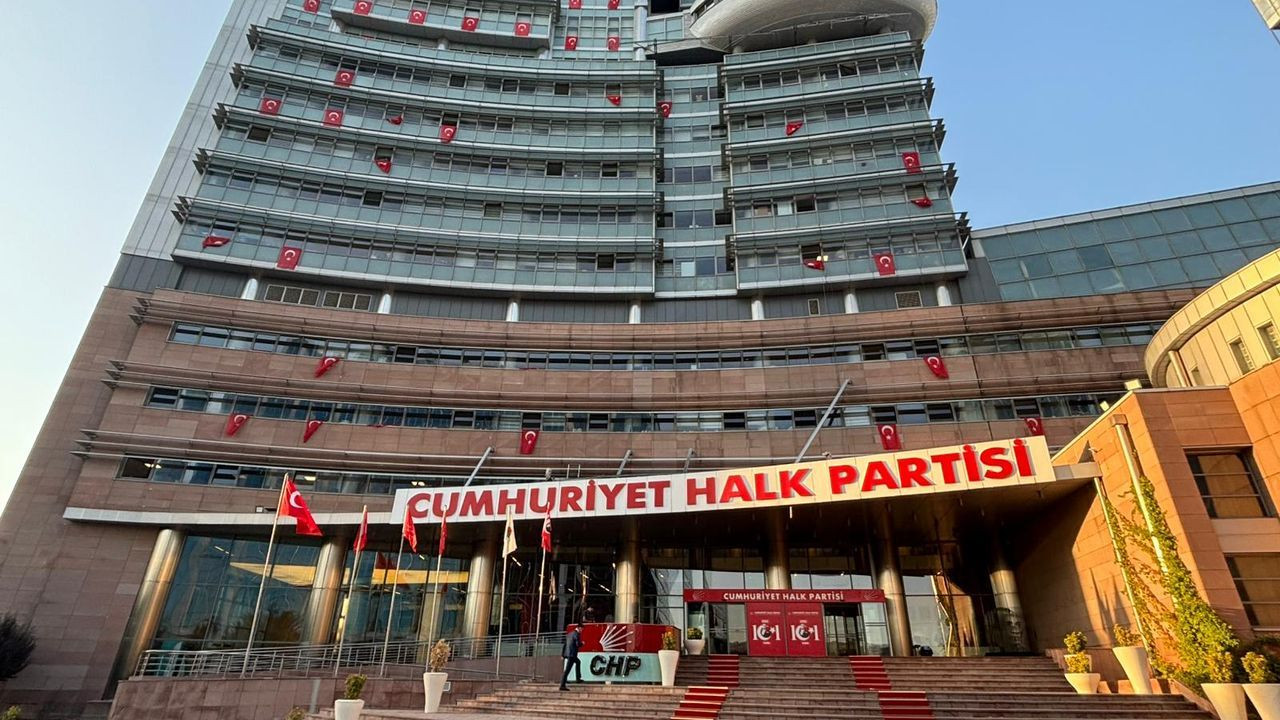 Özgür Özel’in masasındaki son anket ortaya çıktı! CHP’nin oyu azalırken AK Parti’nin artıyor… - Sayfa 19
