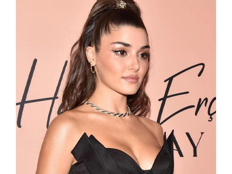 Güzel oyuncu Hande Erçel hakkında bomba iddia!  45 yaşındaki yapımcıyla aşk mı yaşıyor? - Sayfa 2