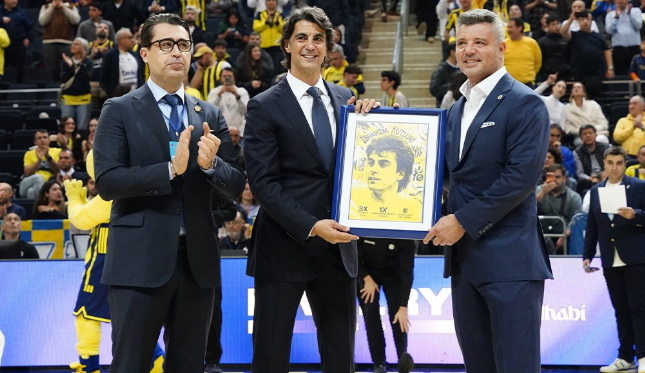 İbrahim Kutluay Fenerbahçe'de tarihe geçti: Ülker Arena'da duygusal tören