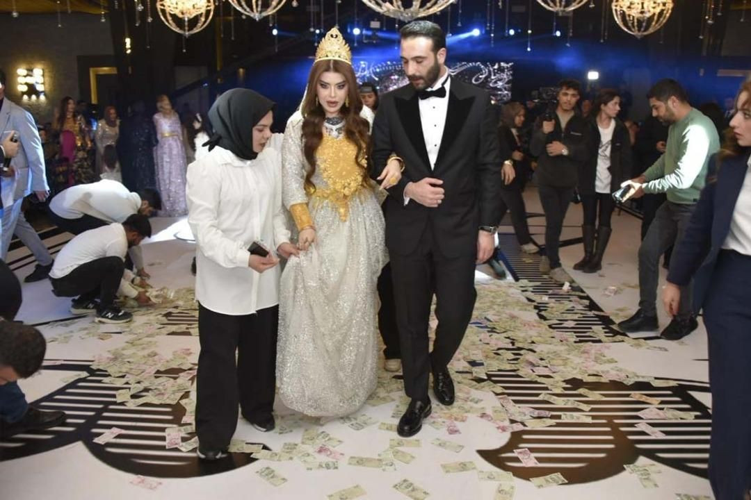 Böyle düğün ne görüldü ne duyuldu! AKP'li eski vekilin ailesi Barzani'yle akraba oldu... - Sayfa 1