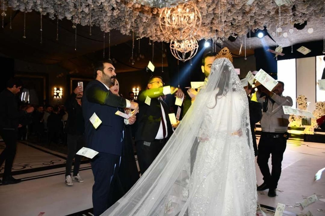 Böyle düğün ne görüldü ne duyuldu! AKP'li eski vekilin ailesi Barzani'yle akraba oldu... - Sayfa 9