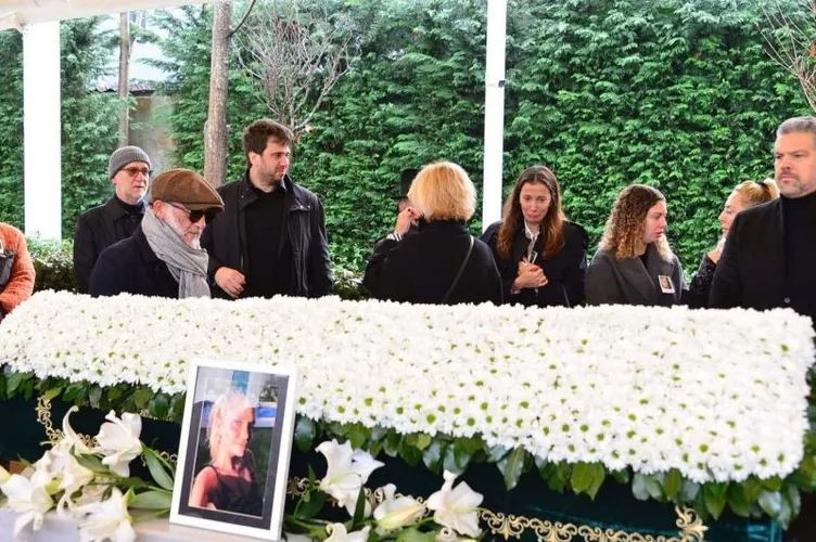 Sosyeteyi şoke eden ölüm... Ailesinden Leyla Mizrahi'ye acı veda! - Sayfa 3