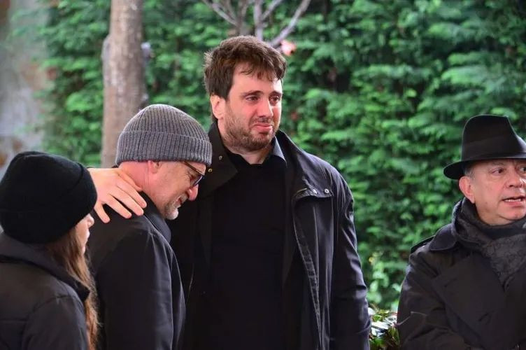 Sosyeteyi şoke eden ölüm... Ailesinden Leyla Mizrahi'ye acı veda! - Sayfa 4