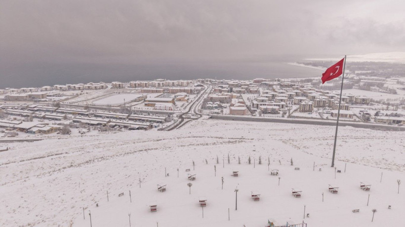Kış Türkiye'yi sardı! Kent merkezleri beyaza büründü... - Sayfa 16